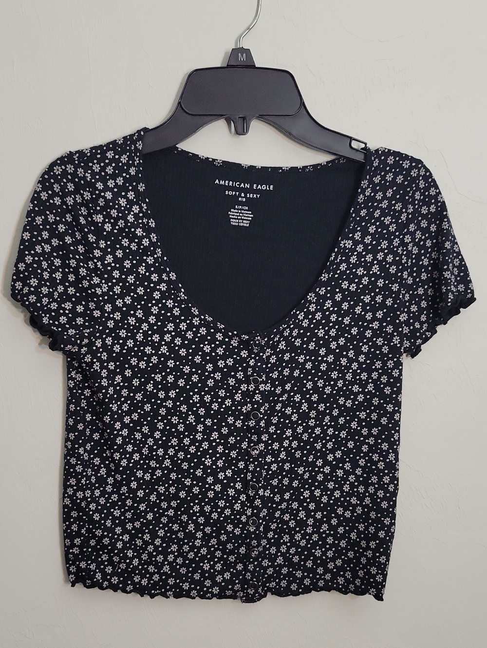 American Eagle Outfitters Black Floral Button-Front Crop Top